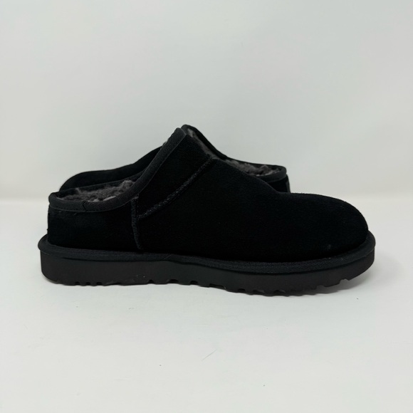 New UGG Classic Slipper In Black Women's Sz 10 - Picture 12 of 15